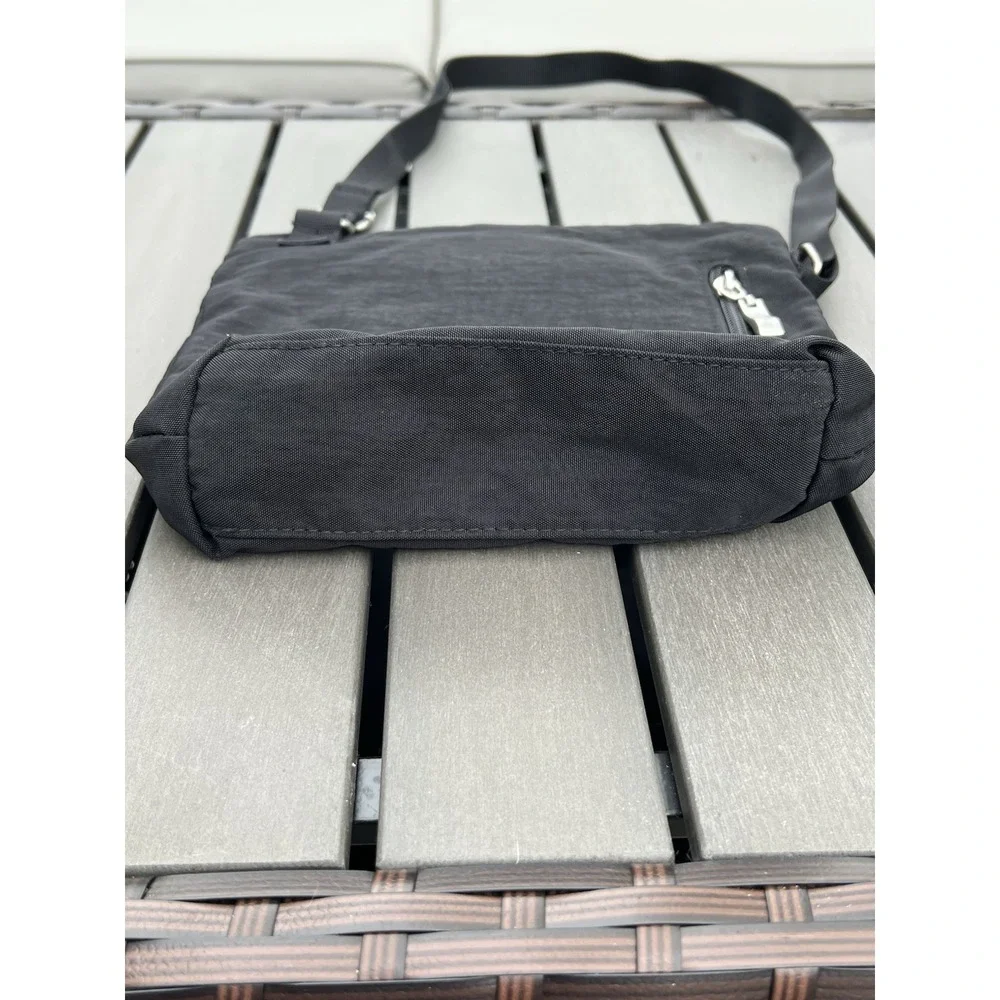 Baggallini Crossbody Bag‎ Nylon Black Travel Purse Zipper Adjustable Small